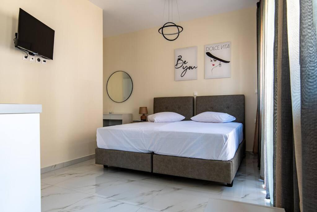 Plaka Rafaela Elegant Urban Retreat In Athens Historic Heart Apartment Exterior photo