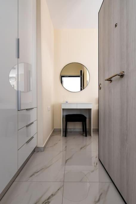 Plaka Rafaela Elegant Urban Retreat In Athens Historic Heart Apartment Exterior photo